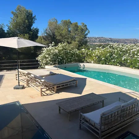 Villa En *